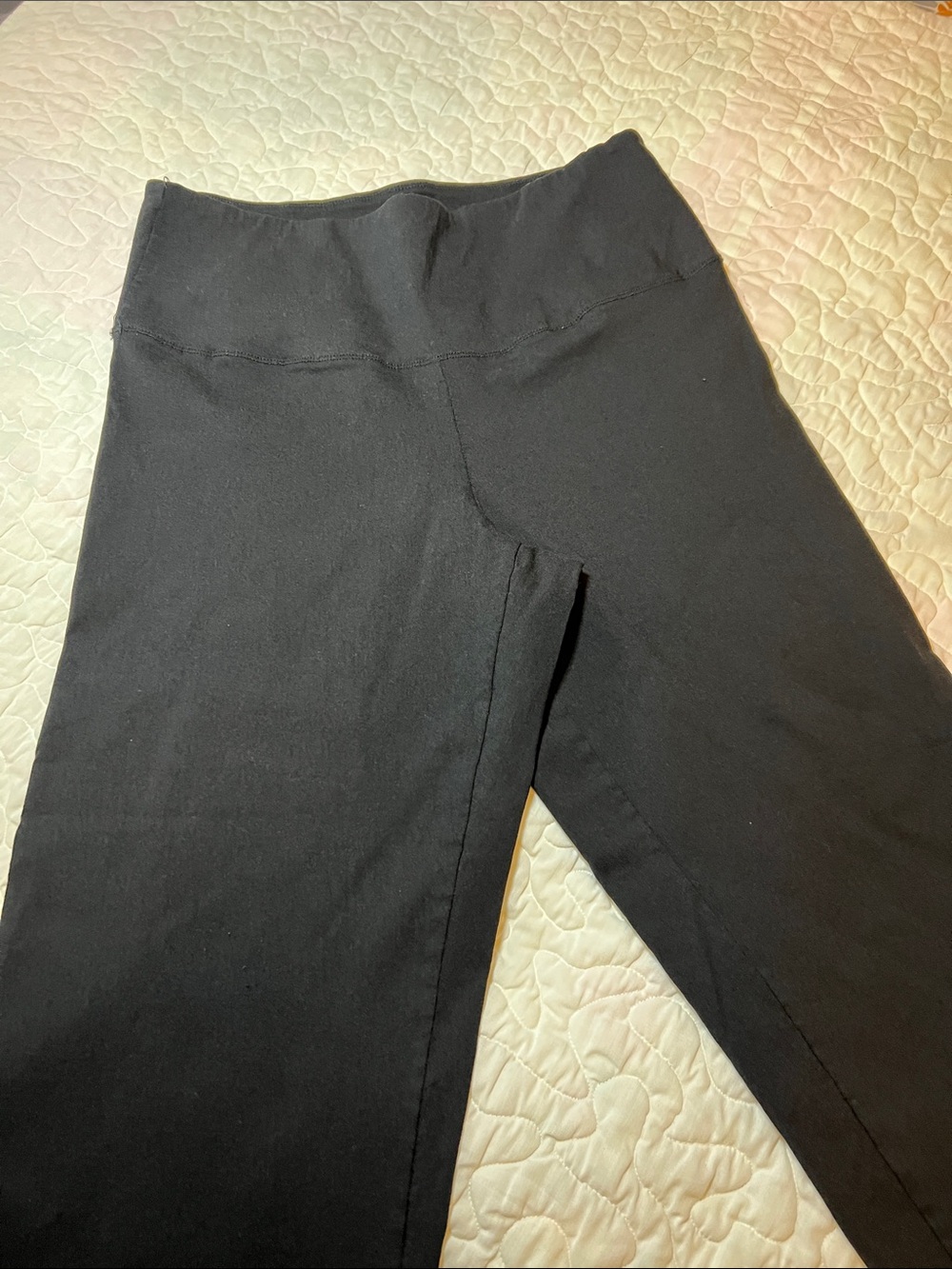 Black High-Waist Capris